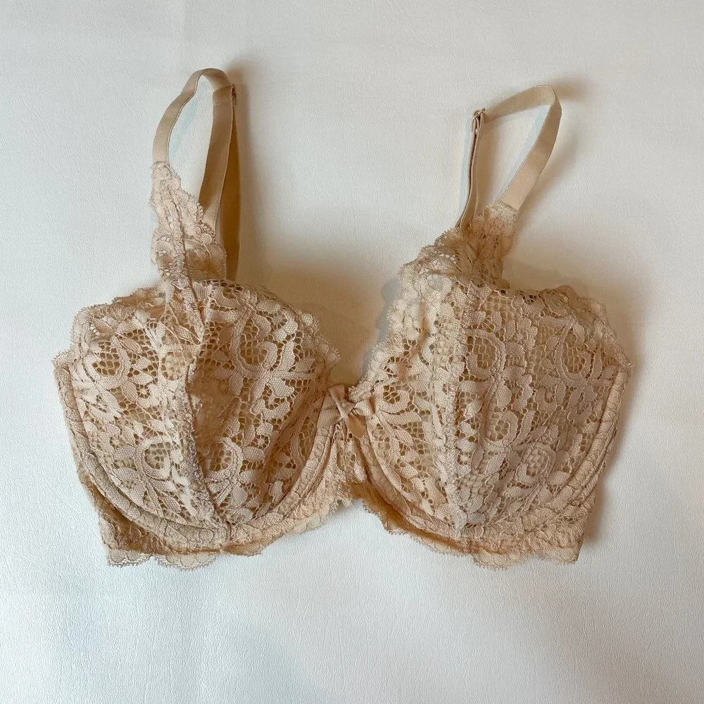 NWOT Victoria's Secret Bra 32DD Body By Victoria Lined Demi Beige Lace B654